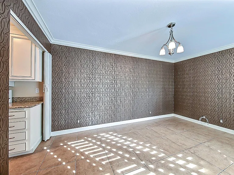 1872 Cannon Dr — Photo 12