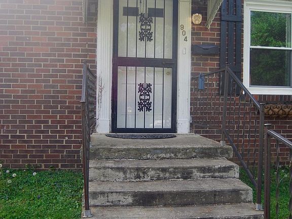 3rd image of 904 McClain Dr