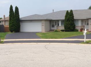 2221 99th St, Highland, IN 46322