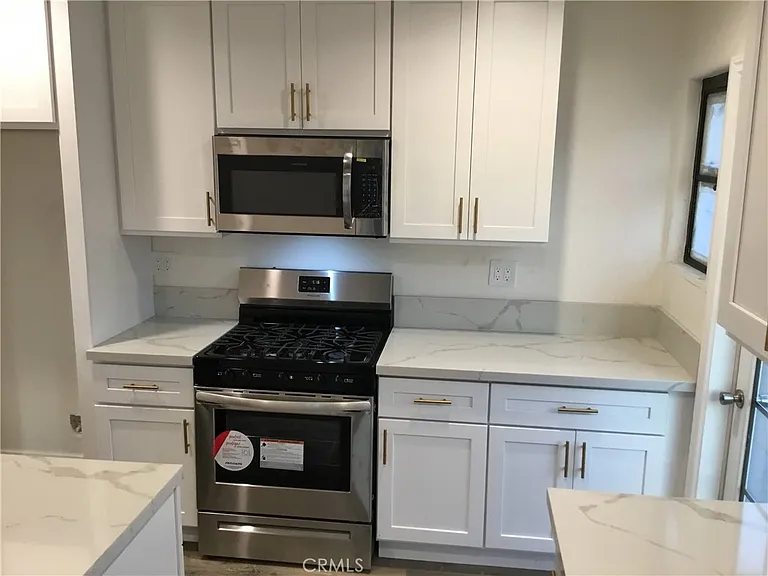 1574 N Orange Grove Ave — Photo 15