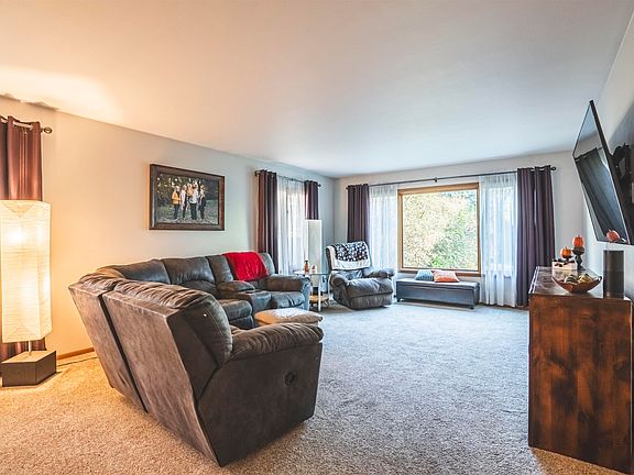 4th image of 409 Eton Ct