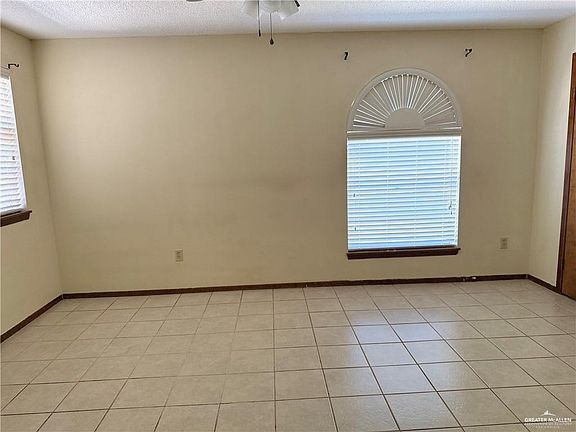 5th image of 715 Daffodil Ave