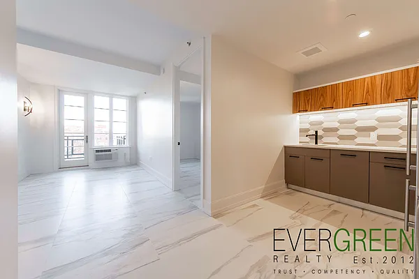 Rented by Evergreen Apartments BK | media 2