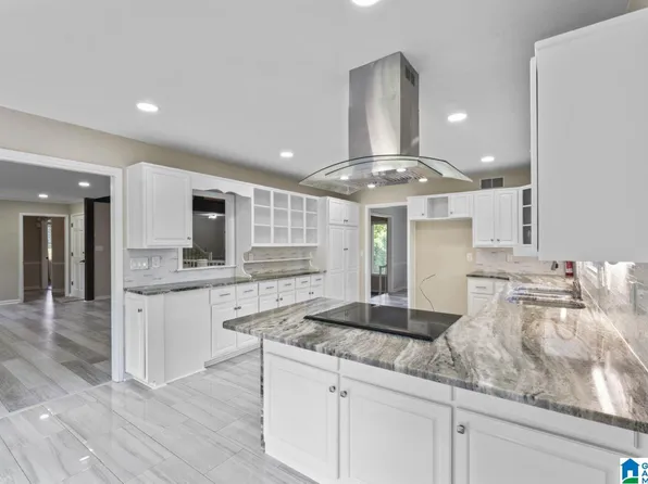 312 Autumn Chase Cir, Birmingham, AL 35206
