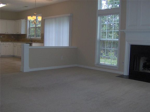 3rd image of 583 Ashland Pkwy