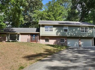 135 Ridge Point Close, Roswell, GA 30076