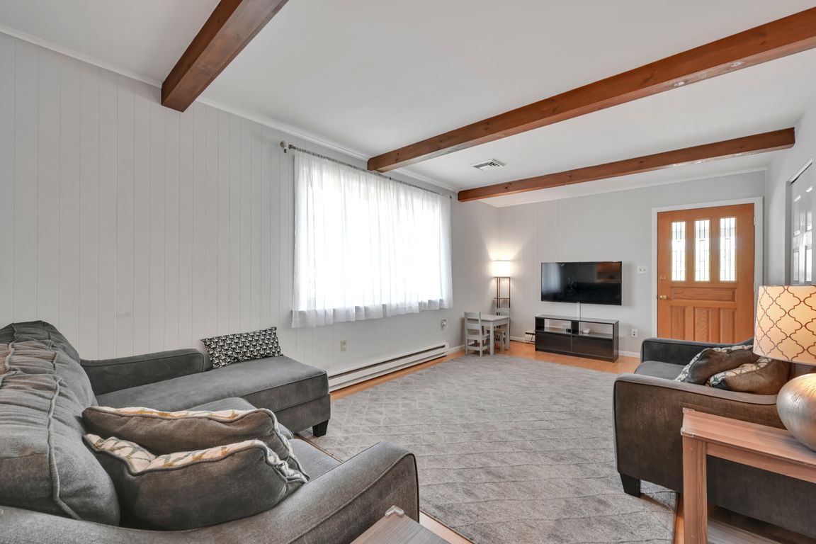 06-Living Room