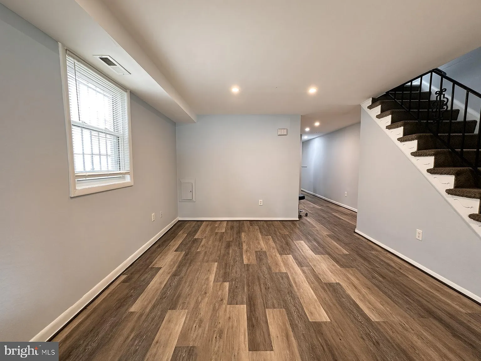 3 bed, 3.0 bath, 1564 sqft, $3,300 — Photo 4