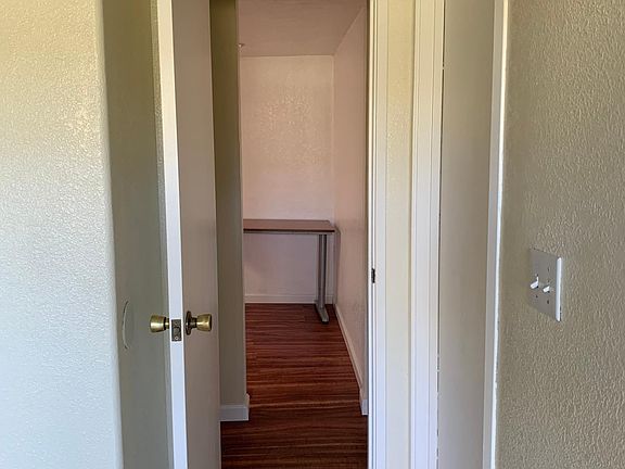 3rd image of 180 El Verano Ave