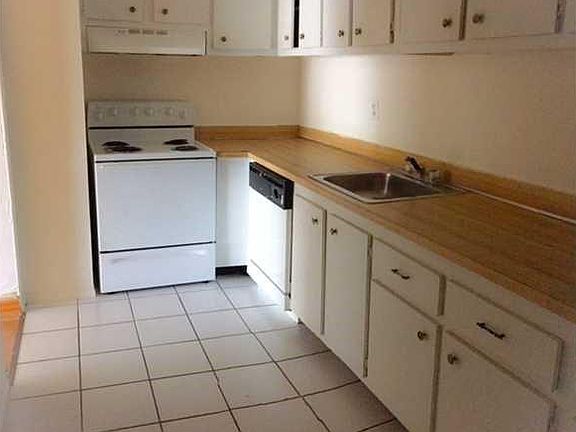 3rd image of 13966 SW 90th Ave #204