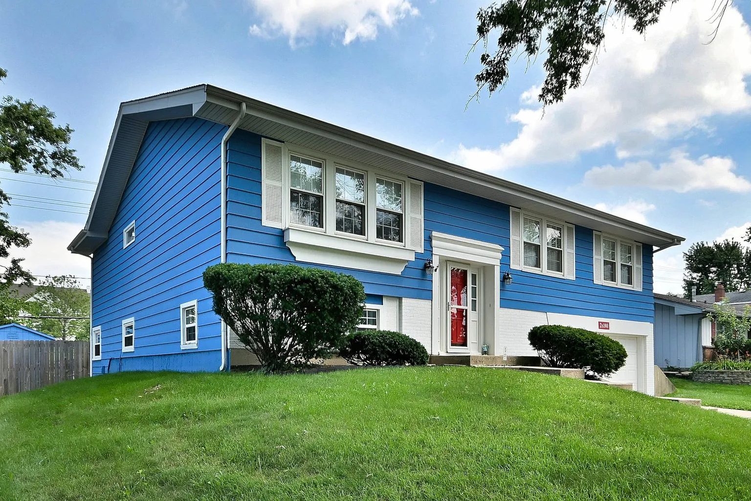 2S101 Avondale Ln photo 1