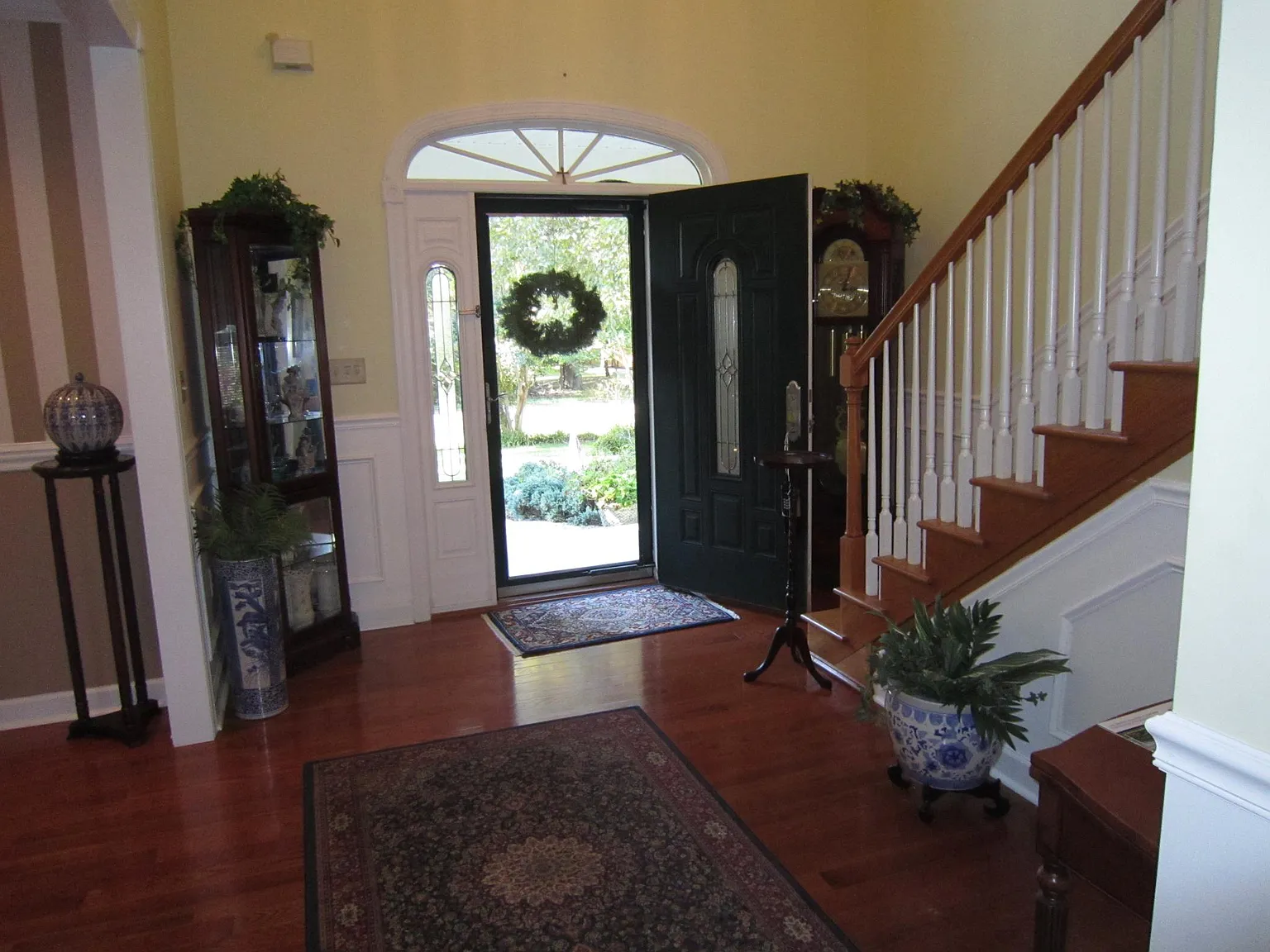 102 London Cir S — Photo 2