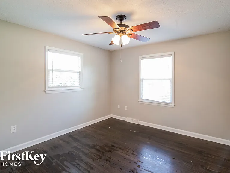 729 Harbor View Rd — Photo 12