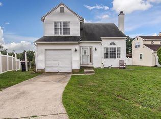 7 Spicebush Ct, Sicklerville, NJ 08081