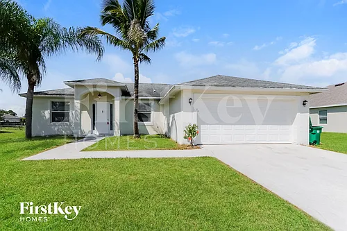237 SW Ray Ave Photo 1