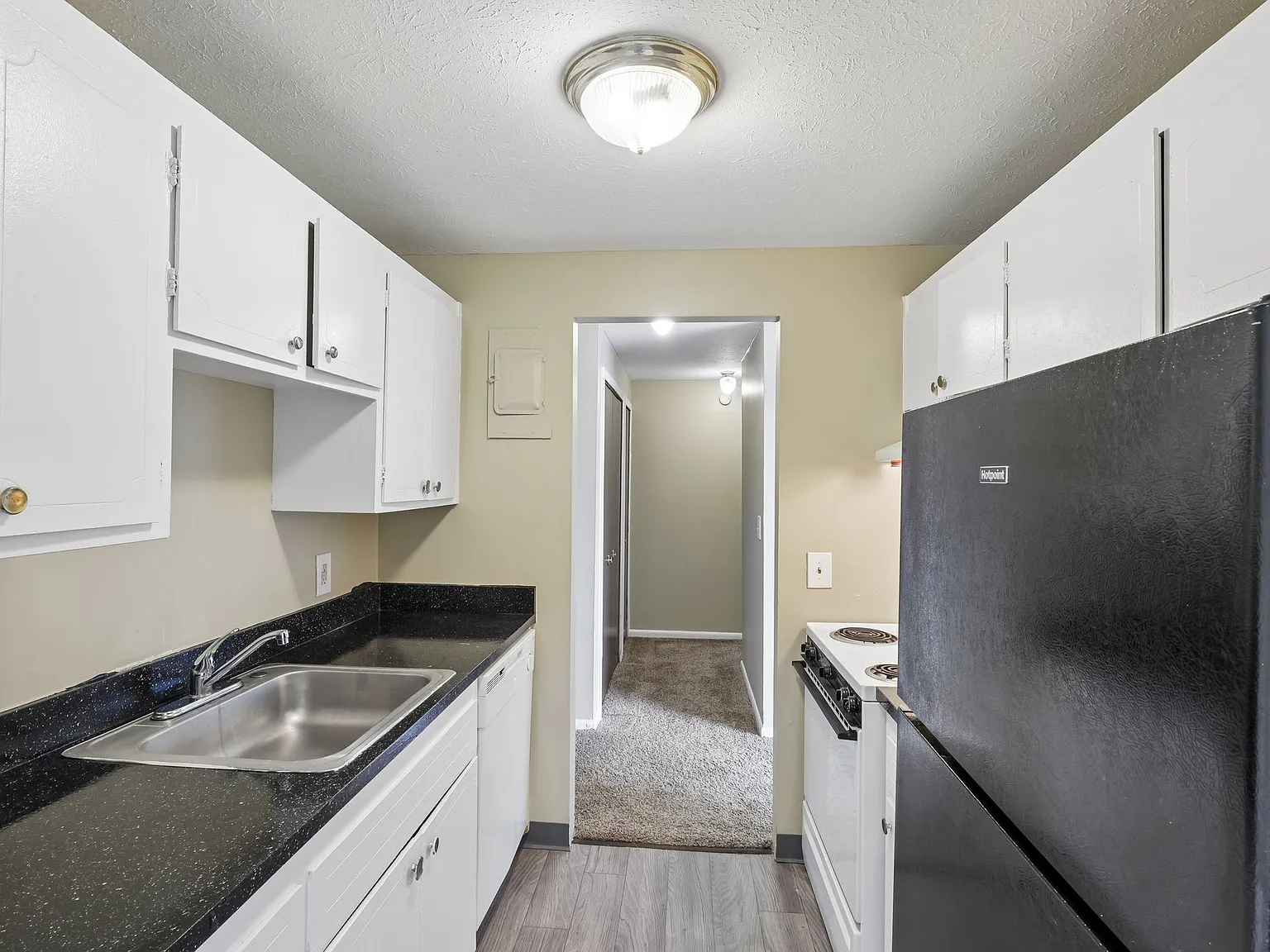 Columbus Park Apartments — Photo 2
