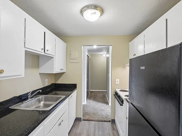 Columbus Park Apartments — Photo 2