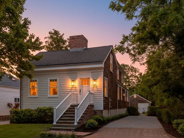 48 Garden St, Sag Harbor, NY 11963