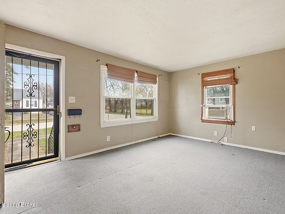 4th image of 1600 Thornberry Ave