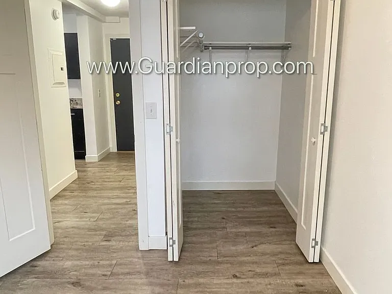 735 Tyler St NE #4 — Photo 11