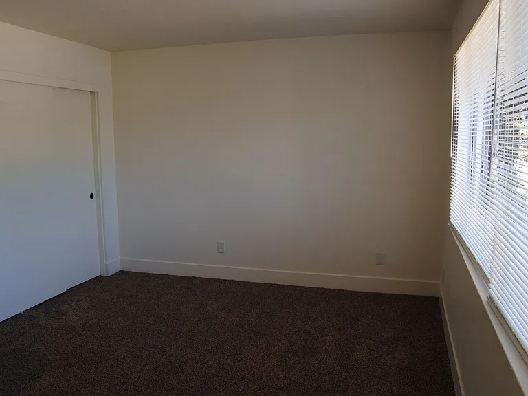 2401 Bernice Ct — Photo 12