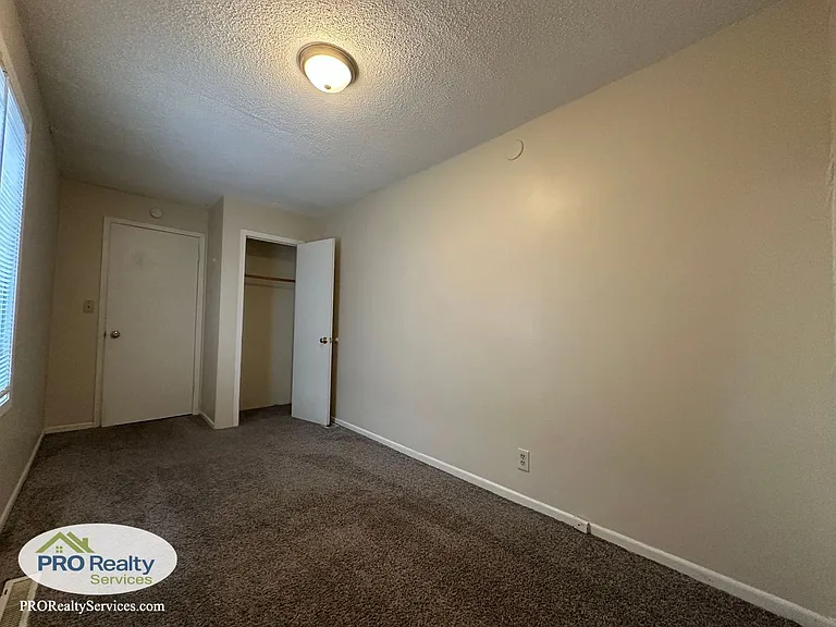 423 Taylor St N #E — Photo 8