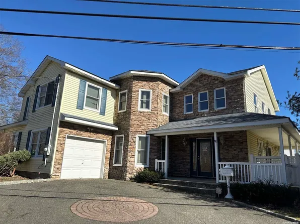 88 Lake Drive, Copiague, NY 11726