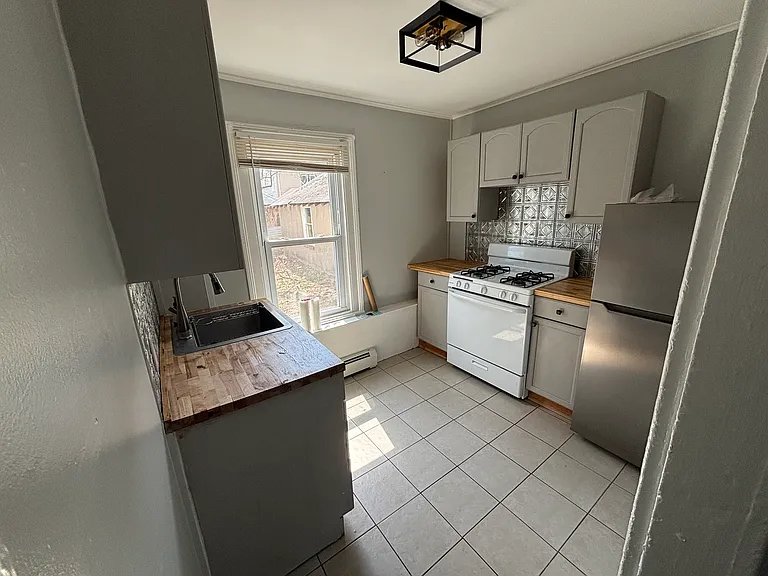 99 Jackson Ave — Photo 2