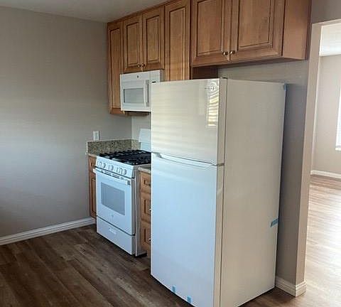 5th image of 1540 Oliver Ave #B