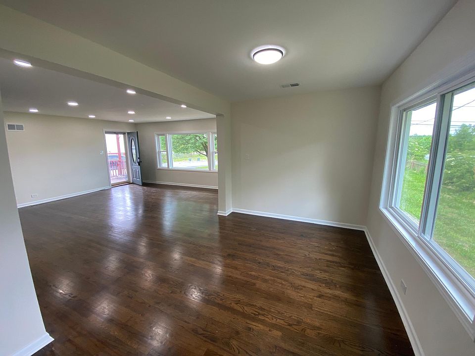 2nd image of 2075 Glenwood Lansing Rd