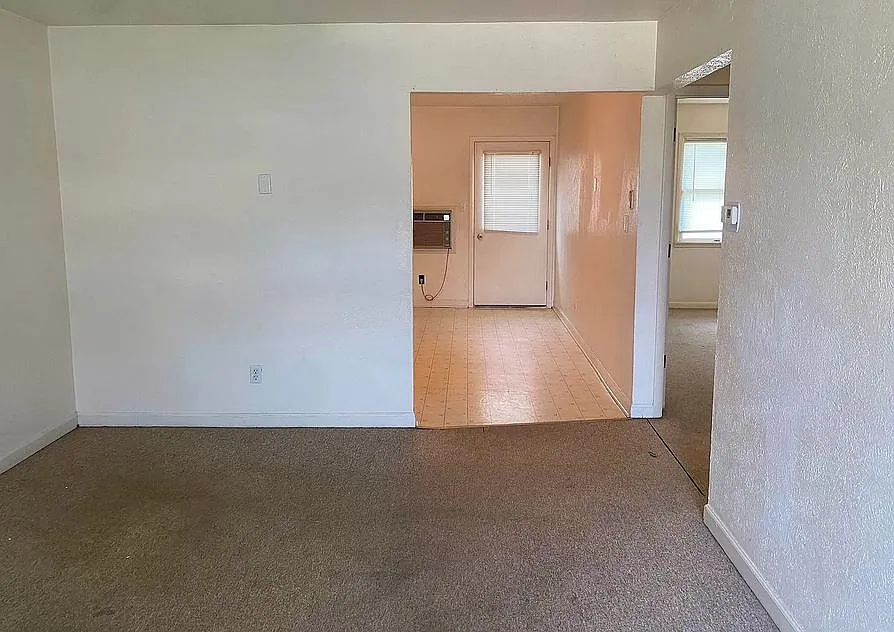 Building Photo - 3104 William Dr #2
