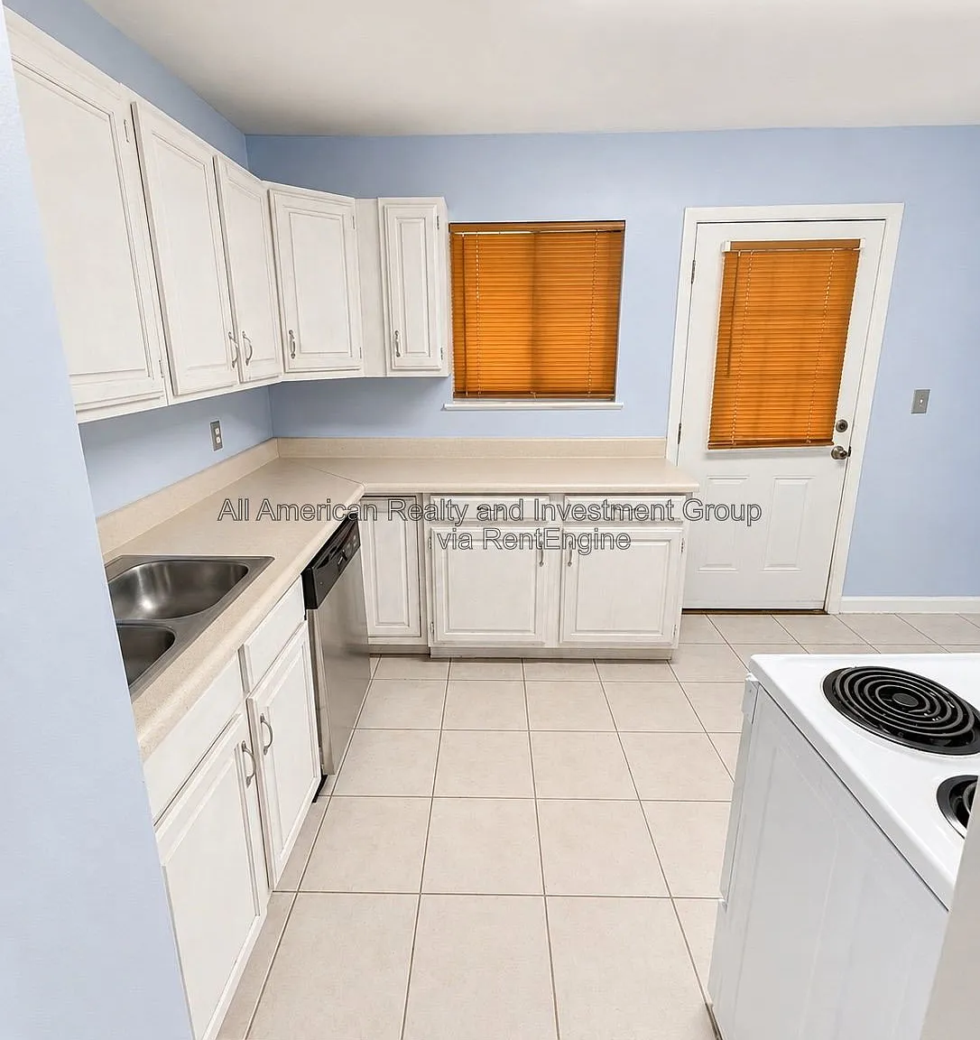 2 bed, 1.0 bath, 925 sqft, $1,950 — Photo 3