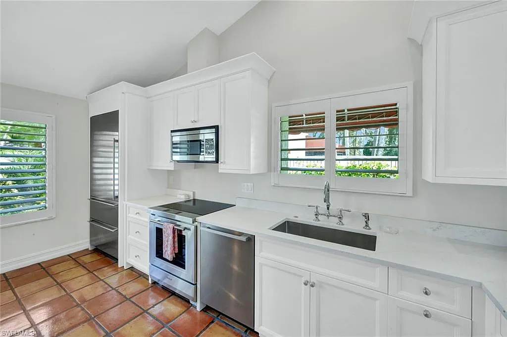 2 bed, 2.0 bath, 1665 sqft, $10,000 — Photo 3