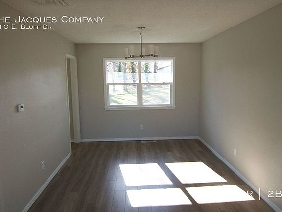 3rd image of 910 E Bluff Dr