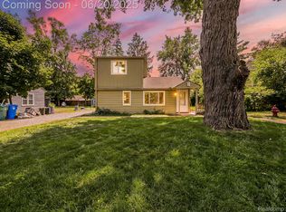 157 Cardinal St, Commerce Township, MI 48382