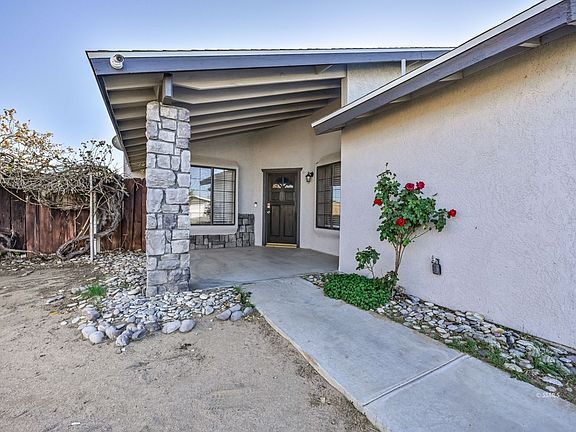 3rd image of 809 Janelle Ct