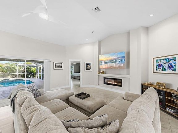 5th image of 4724 Riverside DR