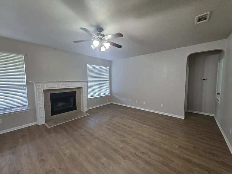 423 Wrought Iron Dr — Photo 2