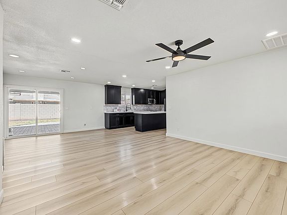 5th image of 206 E Laurel Ave
