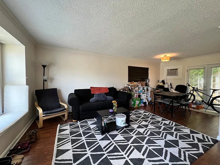 1819 Wedgewood Ave — Photo 1