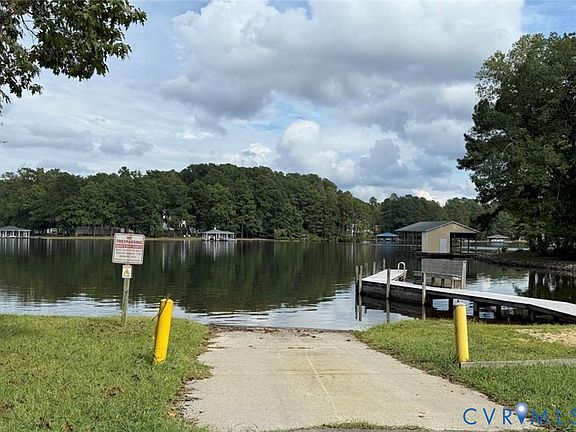 3rd image of 369 Country Club Dr