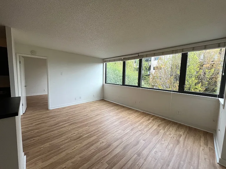 2020 SW Main St #602 — Photo 2