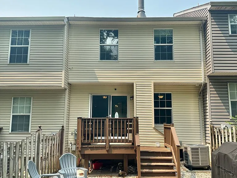 103 Staunton Ct — Photo 43