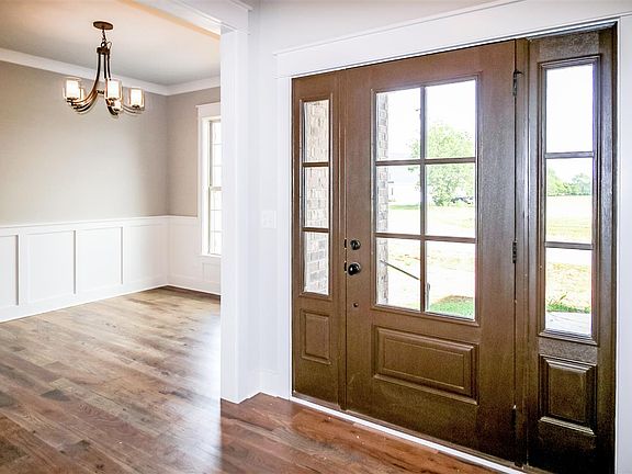 3rd image of 727 Emma Ln