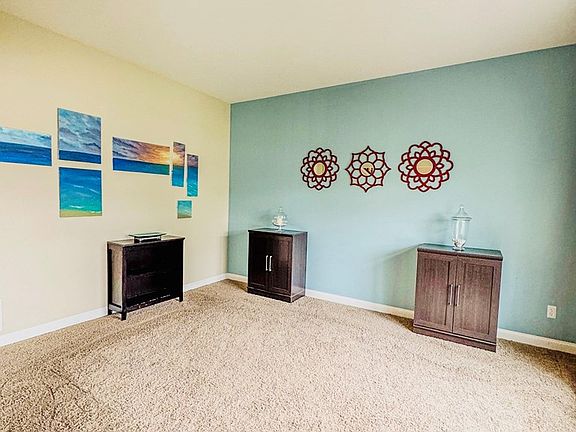 3rd image of 436 Lilyfield Ln