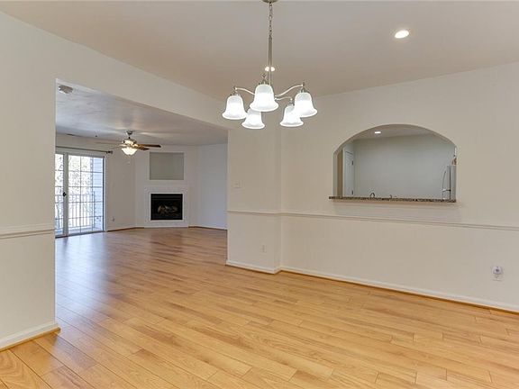 4th image of 917 Charnell Dr APT 202
