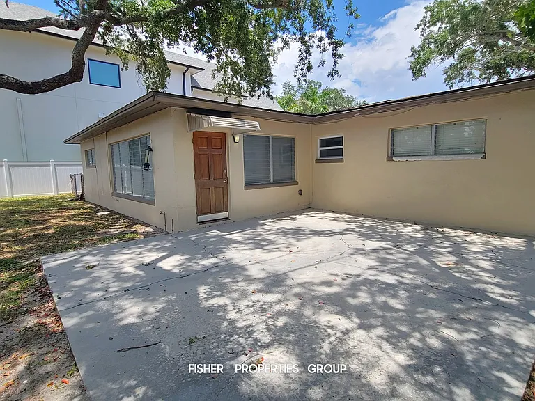 621 Riviera Dr — Photo 28