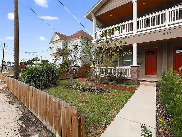 210 E Columbus Dr #B — Photo 39