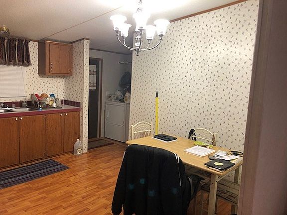 3rd image of 1300 Farmer St