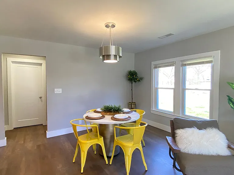 2035 Lyndon Ave — Photo 2